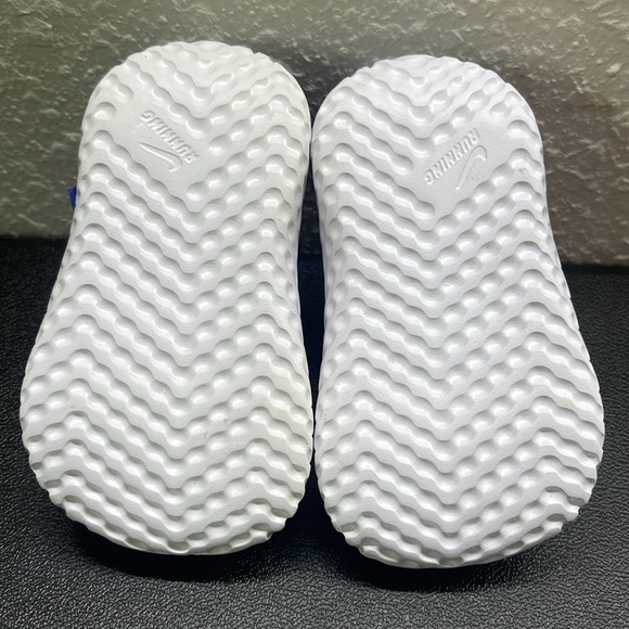 Toddler boys Nike Revolution running Sneakers Size 2C - Picture 9 of 9